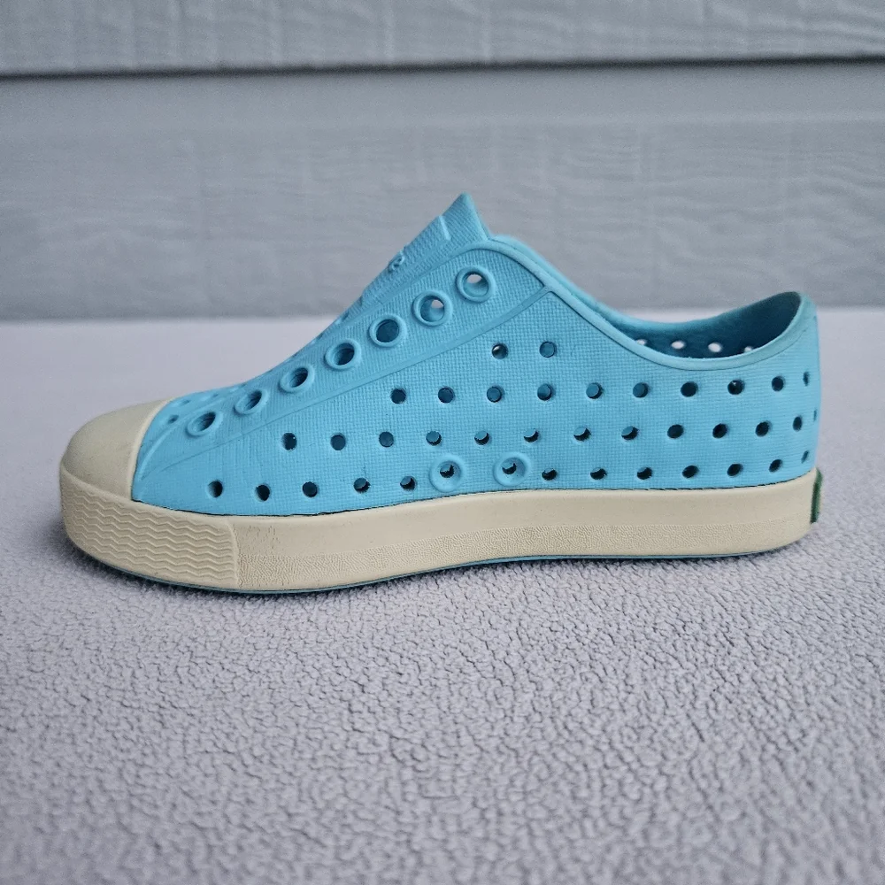 Native Jefferson Toddler SZ C8 Blue Bone Slip-On Water Shoes Unisex